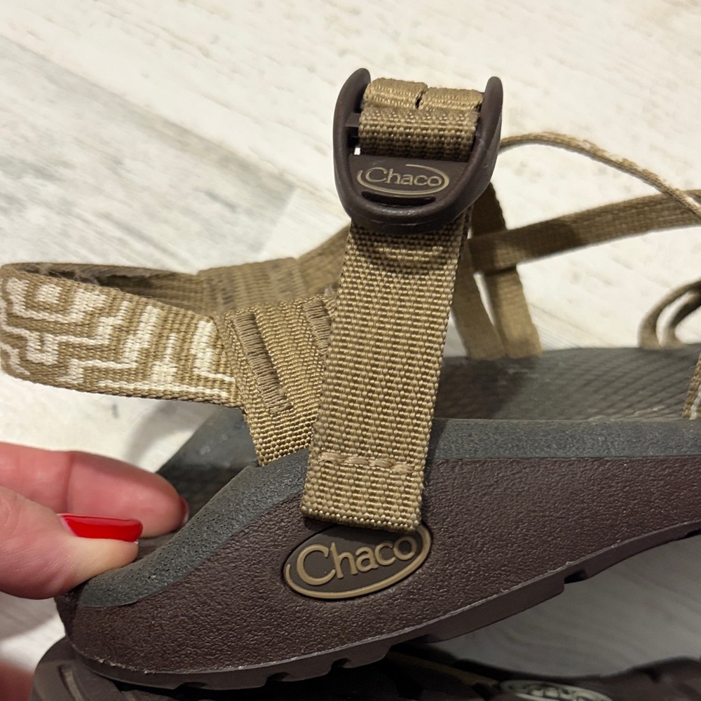 Chaco Tan and Cream Sandals size 6 - Picture 9 of 12